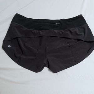 Lululemon Speed Up short size 10 2.5” inseam
